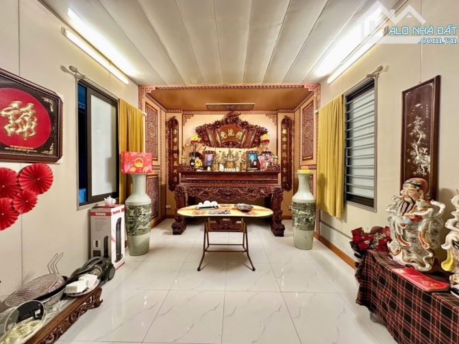 Bán nhà Võ Thị Sáu dt 90m2, 3t, mt 7m, ô tô tránh kinh doanh.