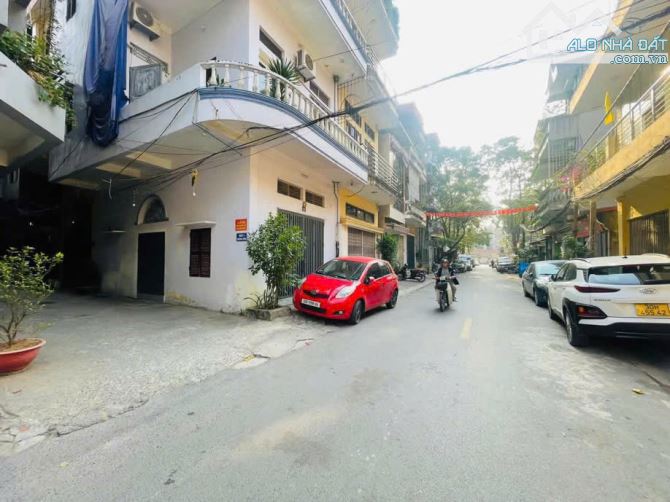 VIP LÔ GÓC CẦU GIẤY 5 TẦNG Ô TÔ TRÁNH KINH DOANH  41M CHỈ 16.9 TỶ