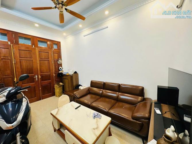 Bán nhà Phan Kế Bính, lô góc, 5 tầng thang máy, trung tâm Ba Đình