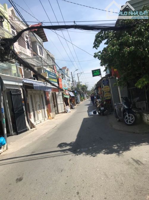 Bán nhà 3 Tầng, Xe Tải Tránh, SHR, 48m2, 1806 Huỳnh Tấn Phát, TT Nhà Bè, Giá 5.45 Tỷ.
