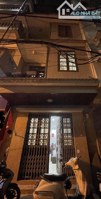 Nhà đẹp ở luôn Hoàng Quốc Việt Cầu Giấy Sổ vuông 41m 4 tầng MT4m5 Giá 15 tỷ Ngõ ô tô tránh