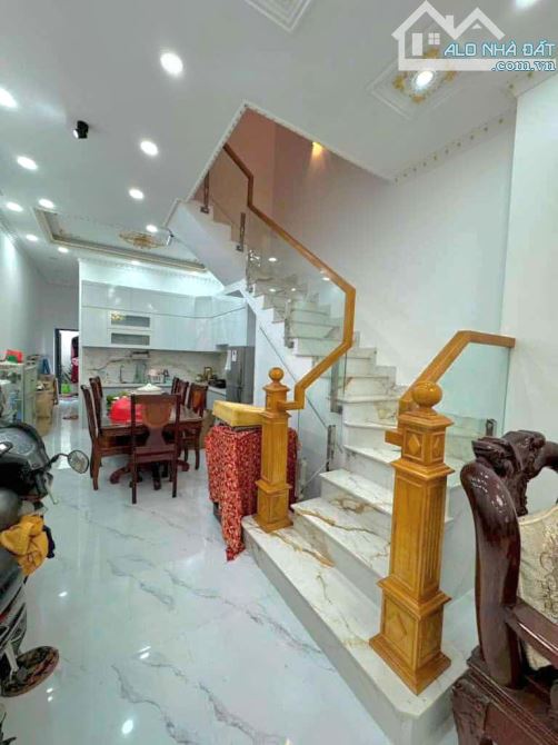 BÁN NHÀ ĐẸP SÁT TÊN LỬ.A NỐI DÀI - AEO.N MAILL - OTO VÀO NHÀ - ( 4X19M )