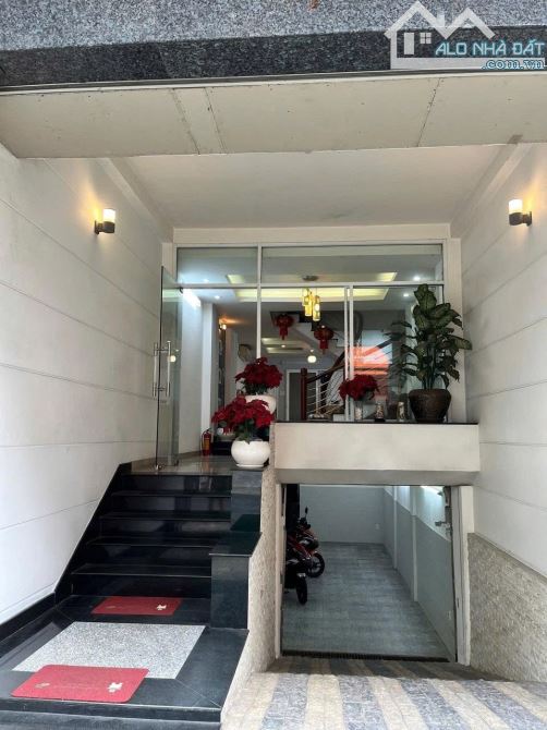 NHÀ MẶT TIỀN ĐƯỜNG HOA HỒNG, QUẬN PHÚ NHUẬN (4 x16m) - HẦM, 4 TẦNG