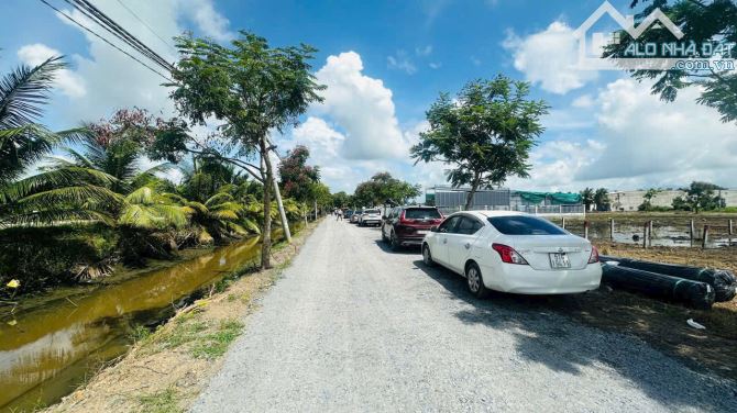 Đất full thổ cư 187m² – Mặt tiền Tỉnh lộ 824 – View kênh, đối diện ĐH Tân Tạo, 12trm2