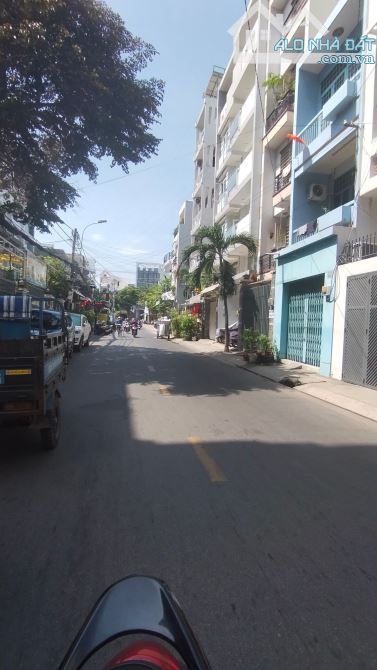 Bán nhà hẻm 10m đường Đồng Đen, Tân Bình - 8mx27m - Giá 22 tỷ thương lượng