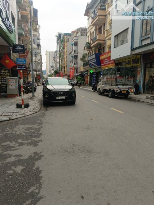 BÁN NHÀ LÔ GÓC NGUYỄN XIỂN . NHÀ ĐẸP NGÕ PHÂN LÔ . 5 Ô TÔ TRÁNH DT 48 M , NHÀ 4 TẤNG