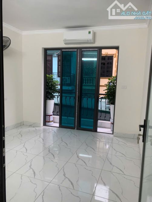 Nhà mới Tân mai, 4.8 tỷ, 38m2, 4PN, gần ô tô, pháp lý rõ ràng