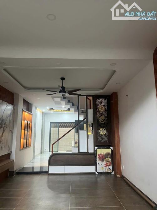 Bán nhà vị trí thương mại hẻm xe hơi cạnh mặt tiền Phan Xích Long (4x14) 6 tầng 7PN WC