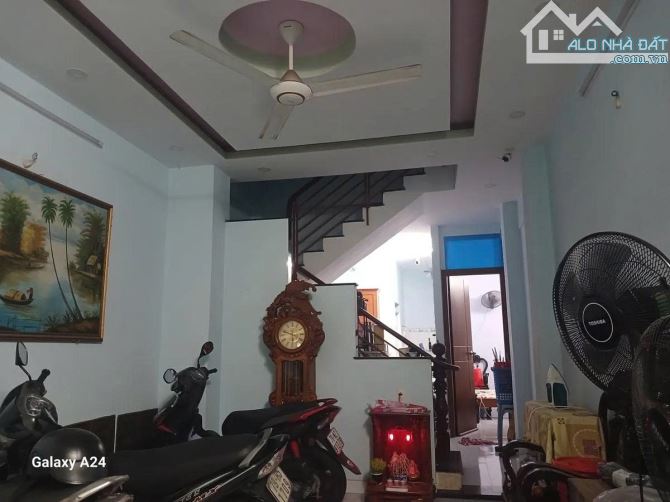 BÁN NHÀ CÁCH MẠNG THÁNG 8-Q.3- 83m² (6.1 x 13,9m)-9PN- CHỈ 9.5 TỶ TL