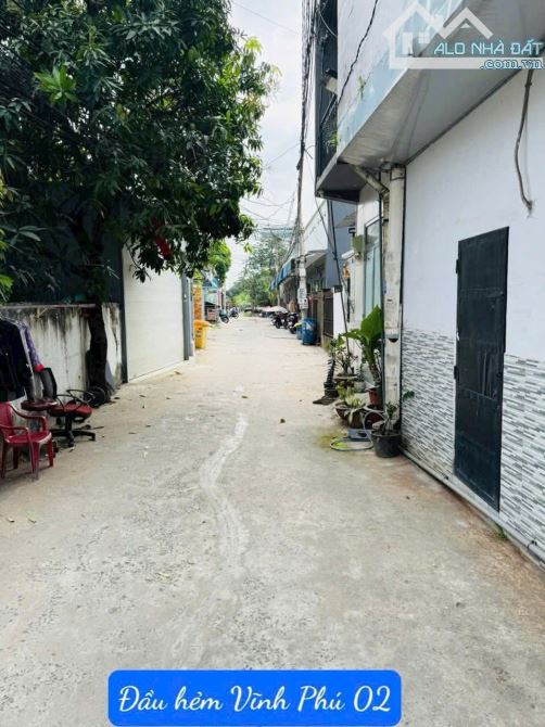 Cần bán gấp nền (5,2x14) ngay Cổng Chào Bình Dương đường oto 5m - Sổ sẵn - xây dựng tự do