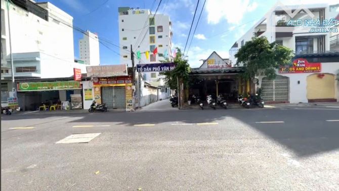 Bán lô góc đường Củ Chi -gần biển hiện đang cho thuê
