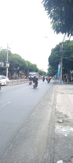 Bán nhà 2 lầu mặt tiền đường Nguyễn Ái Quốc, sổ thổ cư 6,5x40m 330m2 16 tỷ