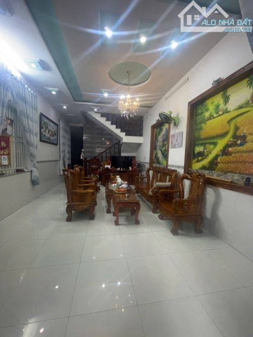 Bán nhà đẹp 3 tầng, hẻm 620 Đồng Khởi, kinh doanh sau PCCC, kp1, Trảng Dài. 6x27m