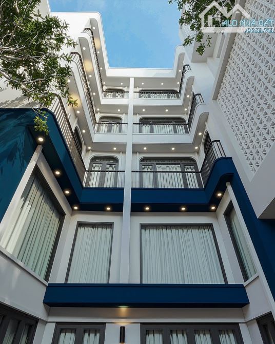 BÁN NHÀ THẠCH BÀN ,LONG BIÊN CÁCH 1 NHÀ RA PHỐ ,NGÕ RỘNG 4M - Ô TÔ VÀO NHÀ giá chỉ 12x tỷ