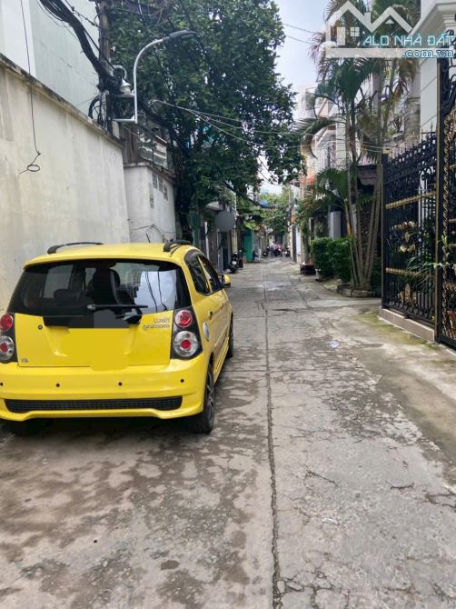 Bán nhà DT 82m, gần chợ Bà Chiểu, xây mới 5 tầng, P24, Bình Thạnh