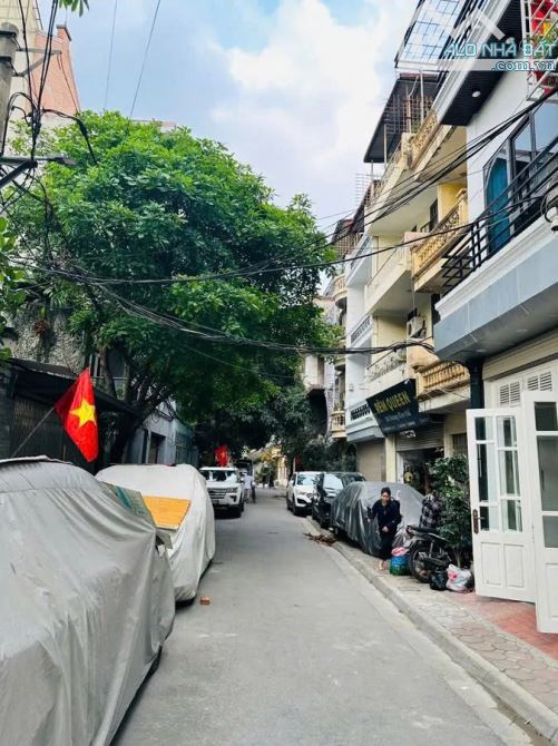 Bán Gấp nhà Phố Nguyễn Văn Cừ, Long Biên, 55m2, Lô góc, ô tô vào nhà, Giá 18.9 tỷ