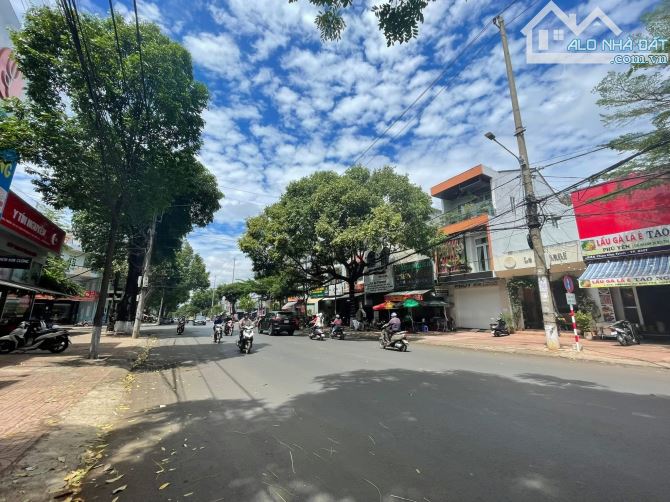 MẶT TIỀN KINH DOANH SẦM UẤT ĐƯỜNG PHAN CHU TRINH CÓ NHÀ CẤP 4: GIÁ 17,5 tỷ