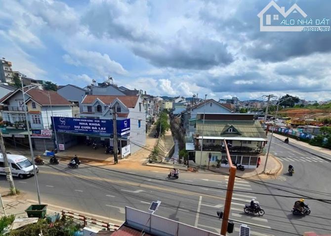 Bán nhà 3 mặt tiền lô góc số 01 Nguyễn Công Trứ Đà lạt.