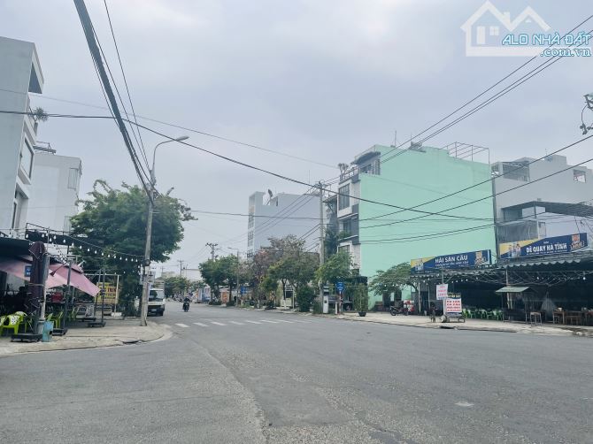 Cần bán Góc 2 MT đường Loseby. DT 170m2. Trục đường thông ra biển Mỹ Khê