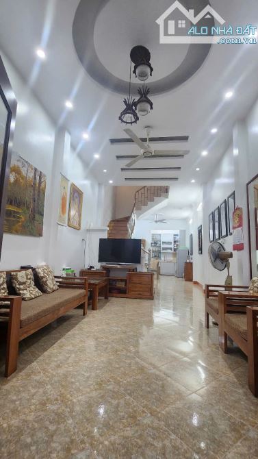 Nhà đẹp phố Phúc Tân-Hoàn Kiếm-Hà Nội, 4 tầng, ô tô đỗ cửa, sân cổng, ba bước tới hồ Hoàn
