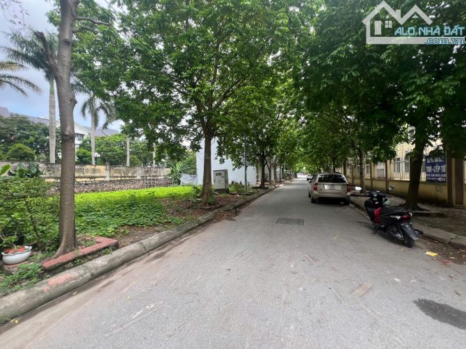 Bán lô đất dv dương nội phân lô, vỉa hè rộng, kinh doanh, 50m2, mt 5m giá chỉ 13.6 tỷ!