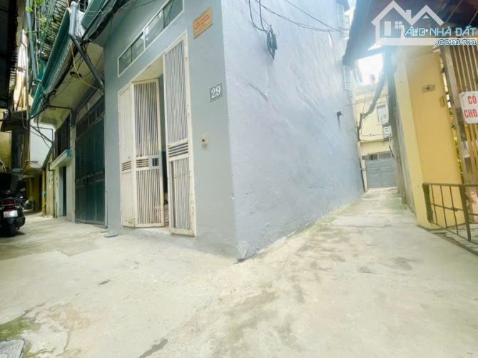 CẦU GIẤY - LÔ GÓC – NHÀ ĐẸP – 41M- 3 TẦNG – 3 THOÁNG – FULL NỘI THẤT- 8.75 TỶ