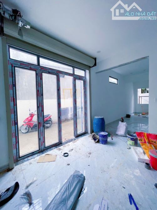 Nhà mới 1 Trệt 1 lầu  gần chợ 26 1 xẹc Nguyễn văn tiên phường Tân phong