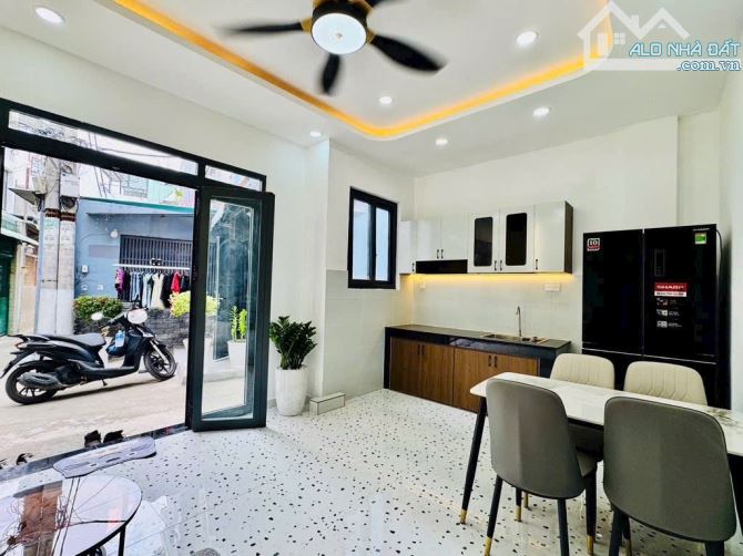 NHÀ 2 TẦNG - CÔNG NHẬN 37M2 - HẺM TRƯỚC NHÀ 5M - PHAN XÍCH LONG - NHỈNH 5 TỶ