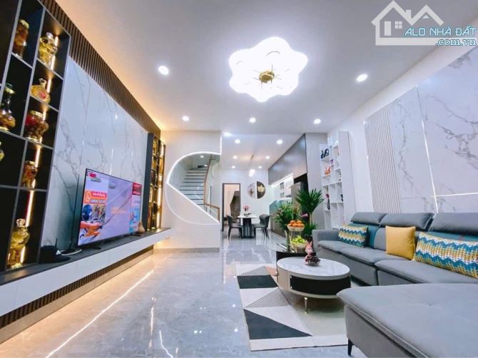 Bán nhà lầu hẻm 434 Y Moan - Khu Thành Đồng,thổ cư 100m2,5x20m, full nội thất