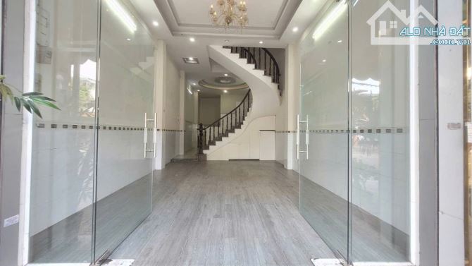 CUNG ĐƯỜNG HIẾM-DÒNG TIỀN CAO GIÁ TỐT-BÁN NHÀ 4×14-4 TẦNG-MẶT TIỀN SONG HÀNH Q12-NHĨN 8 TỈ