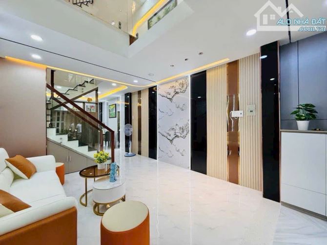 NGAY CV LÀNG HOA - 5TẦNG - 3PN - 42M2 - MỚI Ở NGAY 5.98 TỶ