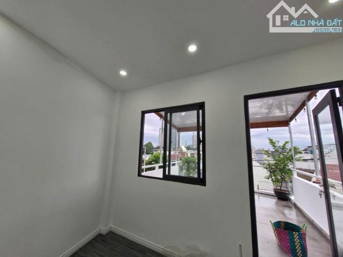Căn góc 3 tầng, mặt tiền đường đường ô tô thông, P. Thạnh Mỹ Lợi, Quận 2, chỉ 5 tỷ TL - 10
