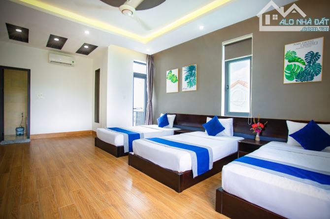 Villa trung tâm phố cổ Dt 271m2, 10P đang kinh doanh, cách chùa cầu 1km - dễ sinh lời - 10