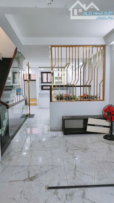 GIÁP QUẬN 1 & PHÚ NHUẬN - Ô TÔ NGỦ TRONG NHÀ - 66M2 4 TẦNG 4PN - SỔ VUÔNG - 10