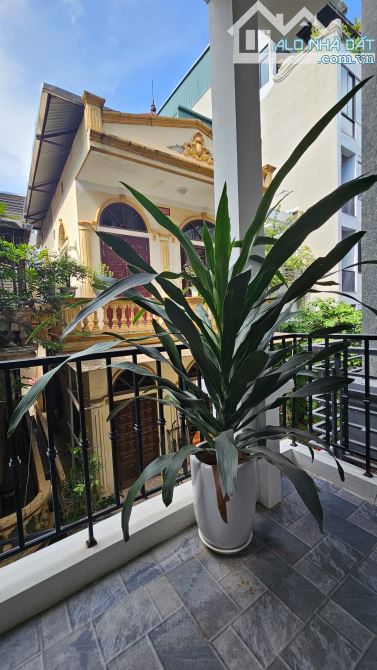 Tôi bán nhà 5T*62m2 phố Hoàng Văn Thái-Thanh Xuân.Mặt ngõ ôtô tránh,vừa ở vừa KD.Giá 13tỷ6 - 10