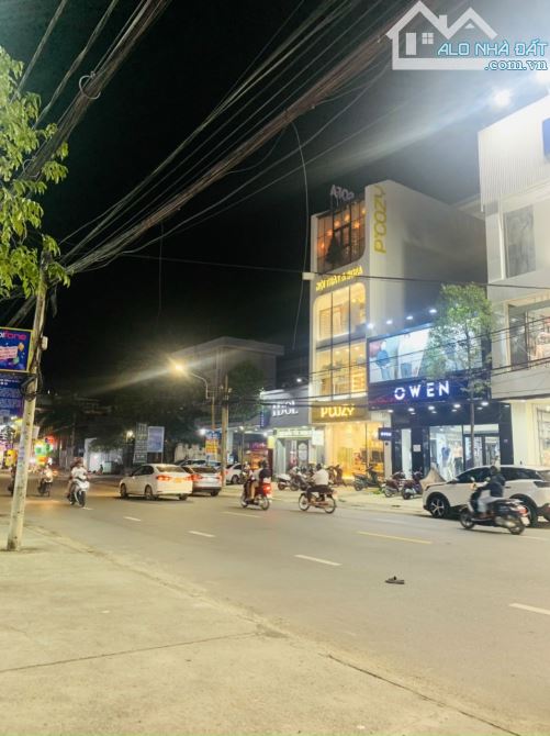 Cho thuê nhà ngang 20m mặt tiền đường Phạm Văn Thuận vị trí đắc địa ngay ngã tư Vincom - 1