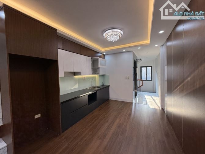 NHÀ ĐẸP FULL NỘI THẤT, THANG MÁY, Ô TÔ ĐỖ CỬA. THẠCH BÀN, LONG BIÊN, HÀ NỘI. 38M2 - 7.5 TỶ - 1