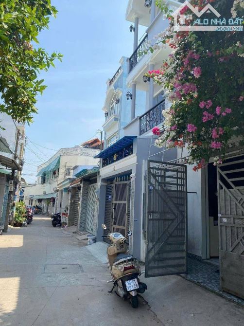 TRƯƠNG THỊ NGÀO Q12- 5,3 TỶ- 6,6 x13- DTKV 125-HXH-1 TRỆT 1 LỬNG - 1