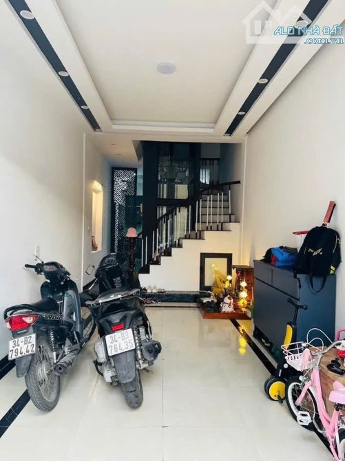 Bán Gấp nhà Phố Nguyễn Văn Cừ, Long Biên, 55m2, Lô góc, ô tô vào nhà, Giá 18.9 tỷ - 1