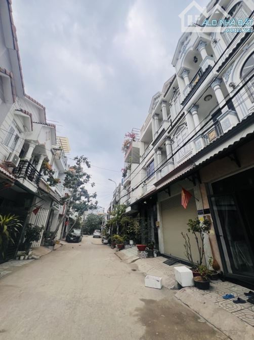 NHÀ 3 TẦNG - HẺM XE HƠI  8M NGAY TRUNG TÂM THỊ TRẤN NHÀ BÈ - 1