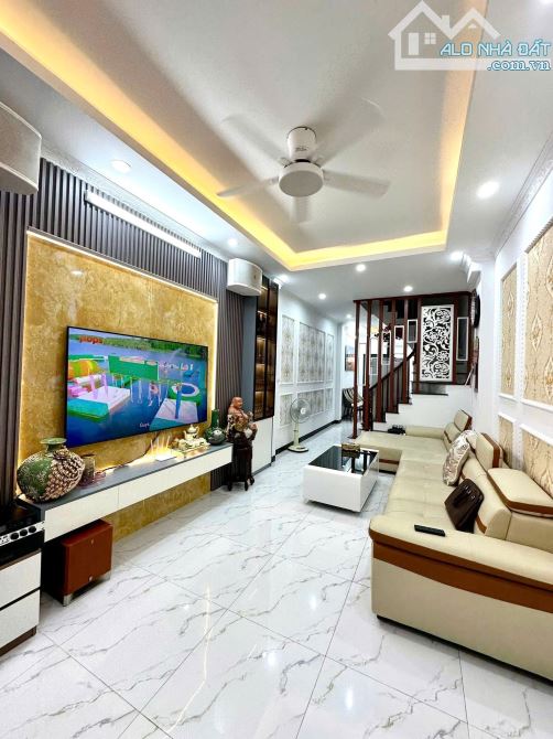 Rẻ nhất Q Hoàng Mai - 45 M - Nhà dân - Lô góc - Sát ô tô - Full nội thất - Chỉ 150 Tr/M2. - 1