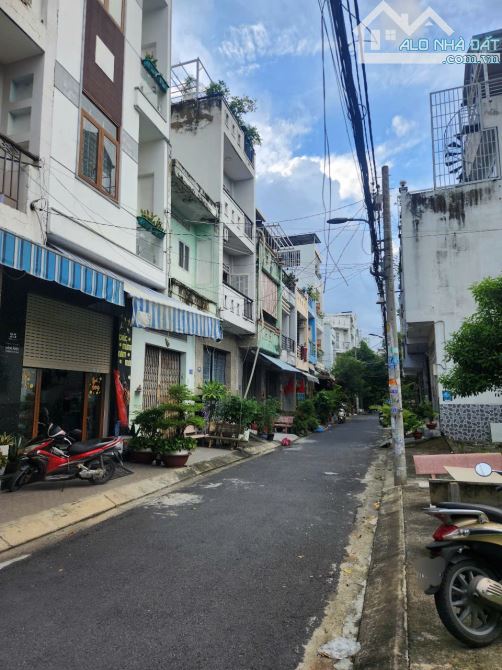 Bán nhà Bình Phú 2 đường số khu đồng bộ ( 4 × 10 ) 3 tầng đúc đường nhựa 6m chỉ 6,2 tỷ. - 1