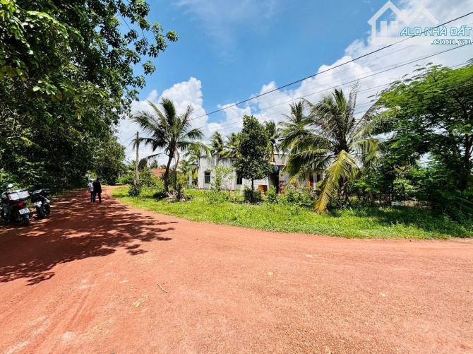 Chính chủ bán lô góc 2 mặt tiền, view núi bà, đường oto, giá 250 triệu - 1
