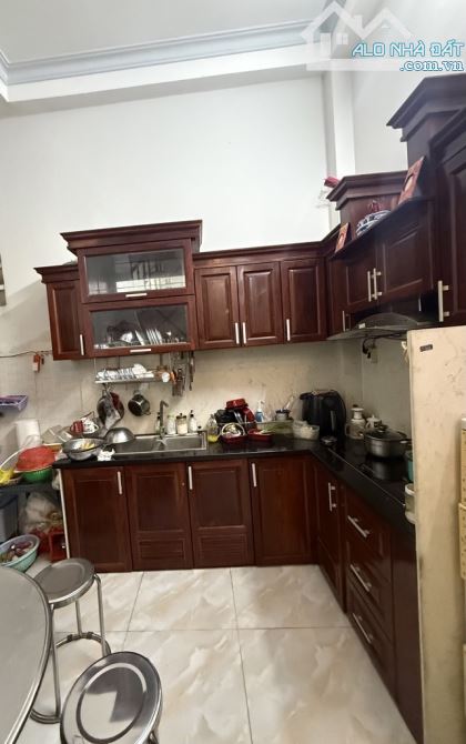 Bán nhà 3 tầng p15 Tân Bình hẻm nhựa 5m xe hơi đỗ cửa 4x10 chỉ nhỉnh 4 tỷ - 1