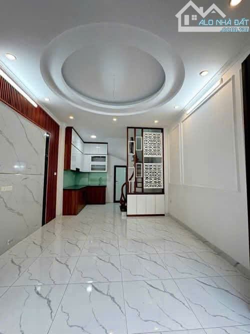6,8 tỷ nhà đẹp ở ngay - ngõ nông-  ô tô gần, Vĩnh Hưng, Hoàng Mai 30m2, 5T, MT đẹp - 1