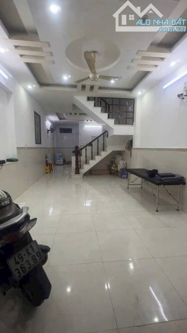HẺM Ô TÔ - GẦN CÔNG VIÊN LÀNG HOA - NGAY QUANG TRUNG - 2 TẦNG - 4 x 13.2 - CHỈ 5.4 TỶ - 1