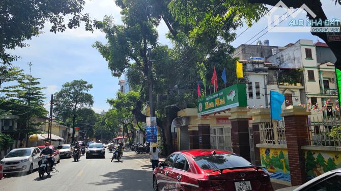 Tôi bán nhà 5T*62m2 phố Hoàng Văn Thái-Thanh Xuân.Mặt ngõ ôtô tránh,vừa ở vừa KD.Giá 13tỷ6 - 17