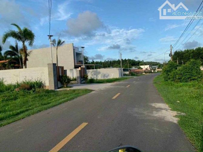 Còn 1 lô nằm trên con đường tập trung nhiều nhà vườn nghỉ dưỡng nhất Huyện . - 2