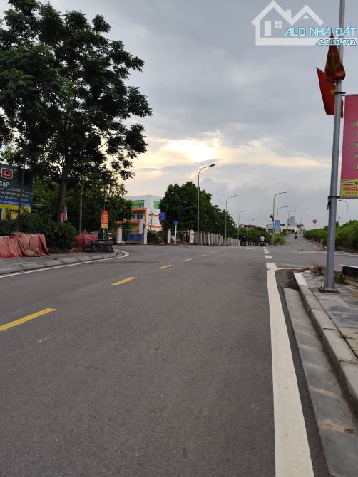 Bán đất mặt phố phúc lợi 60m² , mt 5,2m đường ôtô tránh vỉa hè kinh doanh giá 11 tỷ TL . - 2
