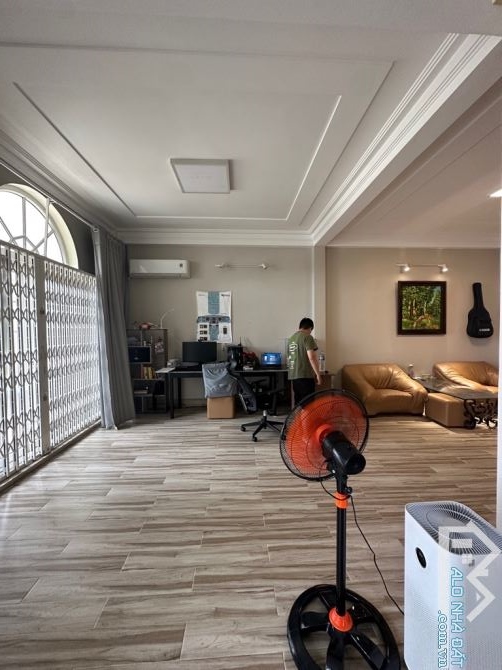 Bán Biệt thự Mặt Tiền Trần Thị Ngôi P.4 Quận 8 ,ngang 8m hiếm có ,không gian sống đẳng cấp - 2